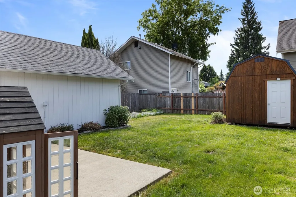 706 Harrison Street Sumner WA 98390