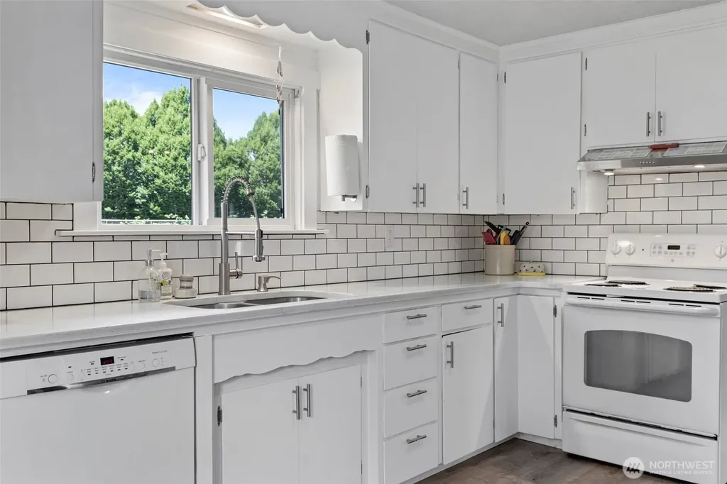 706 Harrison Street Sumner WA 98390