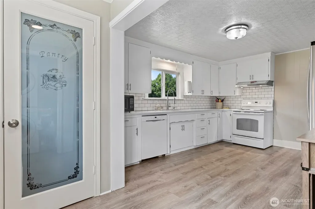 706 Harrison Street Sumner WA 98390