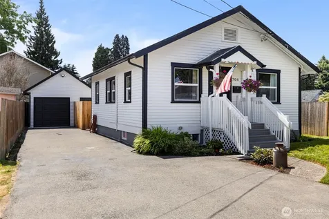 706 Harrison Street Sumner WA 98390