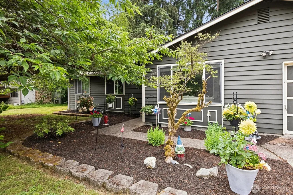 8915 Quinault Drive NE Olympia WA 98516