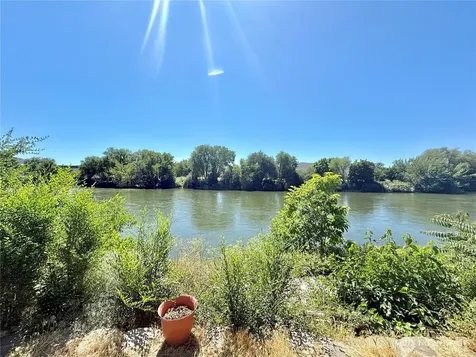 224 Bartlett Avenue E Omak WA 98841