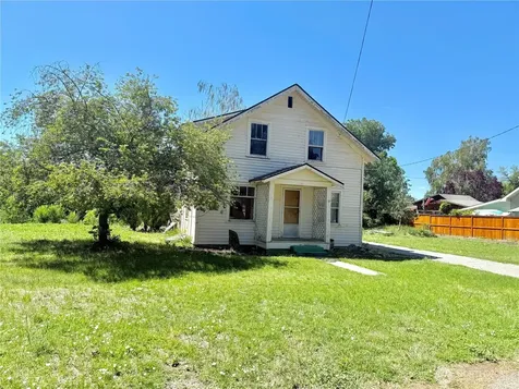 224 Bartlett Avenue E Omak WA 98841