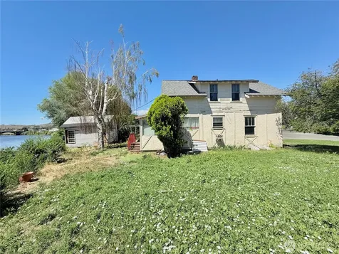 224 Bartlett Avenue E Omak WA 98841