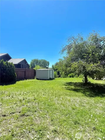 224 Bartlett Avenue E Omak WA 98841