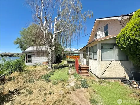 224 Bartlett Avenue E Omak WA 98841