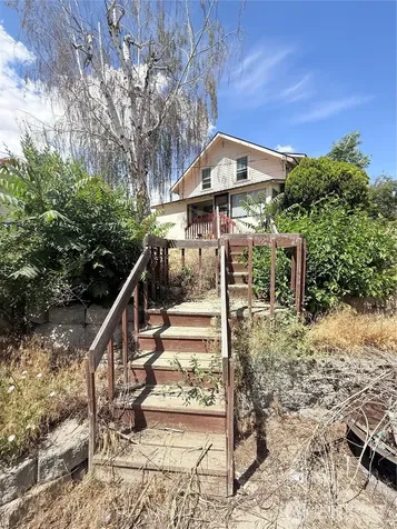 224 Bartlett Avenue E Omak WA 98841
