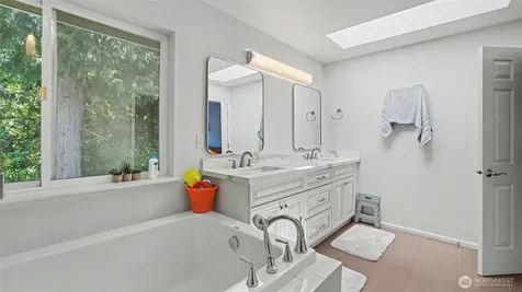 17337 SE 185th Place Renton WA 98058
