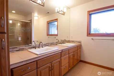 15831 SE 45th Street Bellevue WA 98006