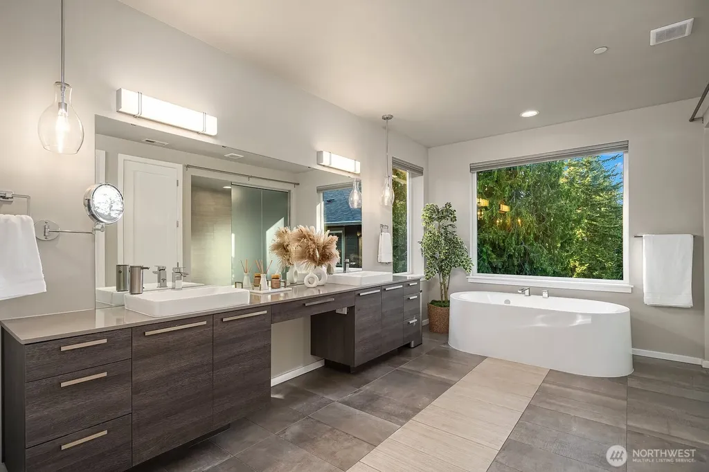 22222 SE 39th Place Sammamish WA 98075