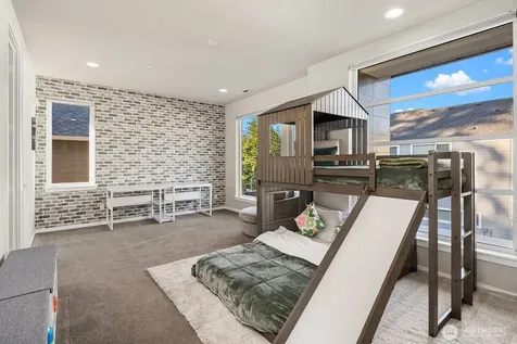 22222 SE 39th Place Sammamish WA 98075