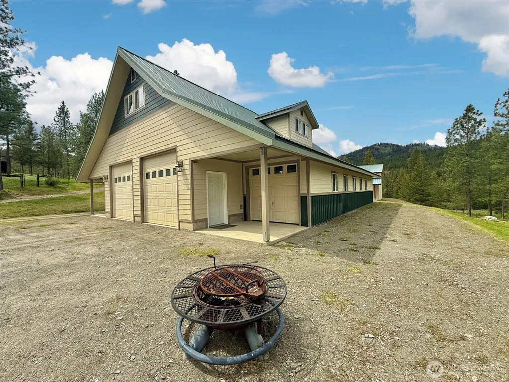 1942 Lyman Lake-moses Meadows Road Tonasket WA 98855