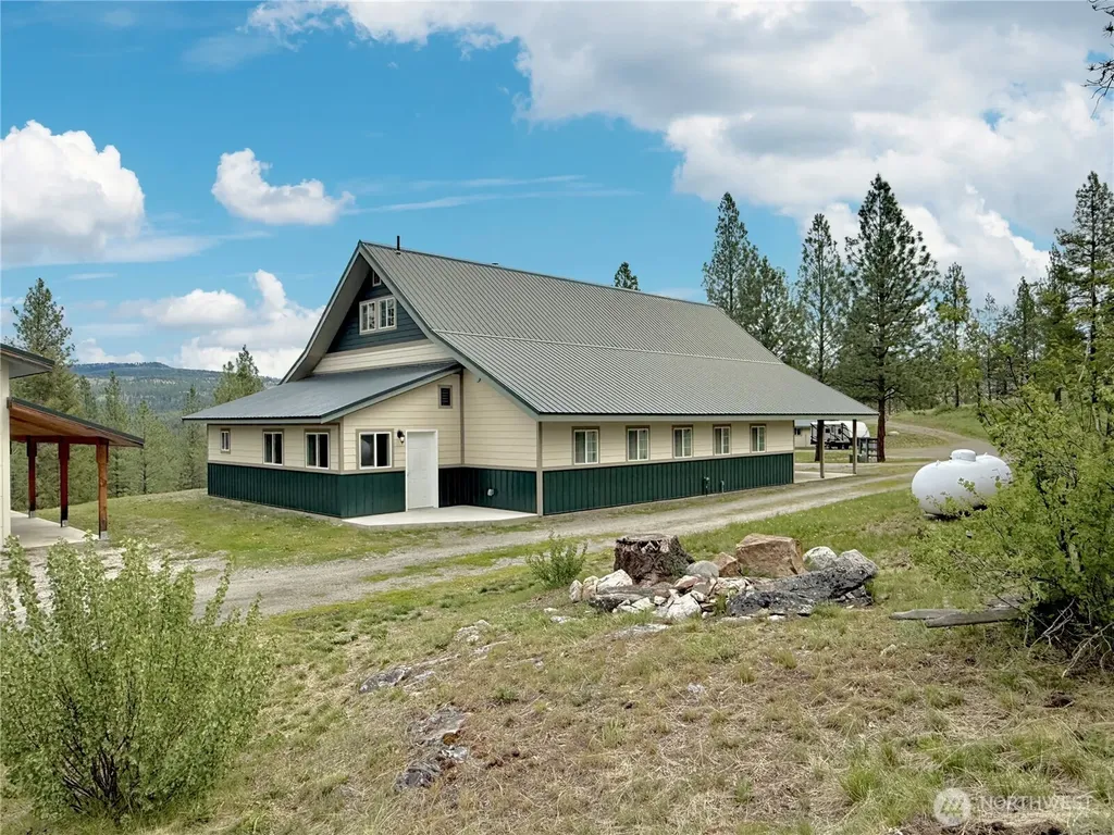 1942 Lyman Lake-moses Meadows Road Tonasket WA 98855