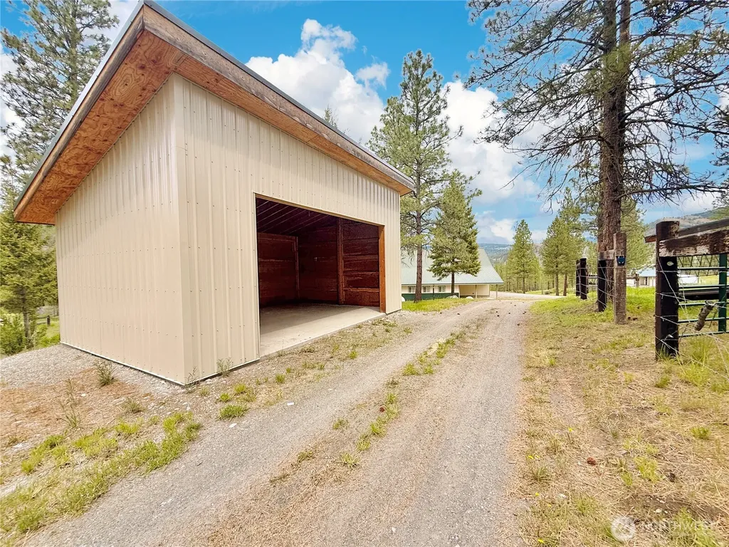 1942 Lyman Lake-moses Meadows Road Tonasket WA 98855