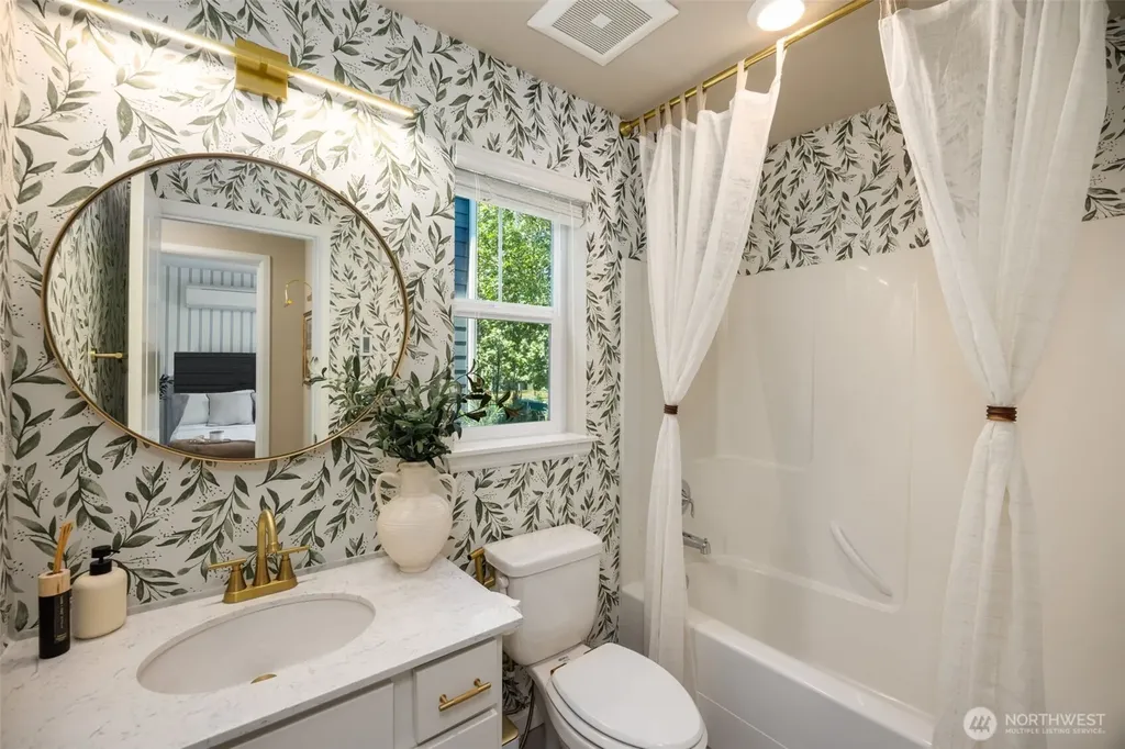 3204 SW Holly Street Seattle WA 98126