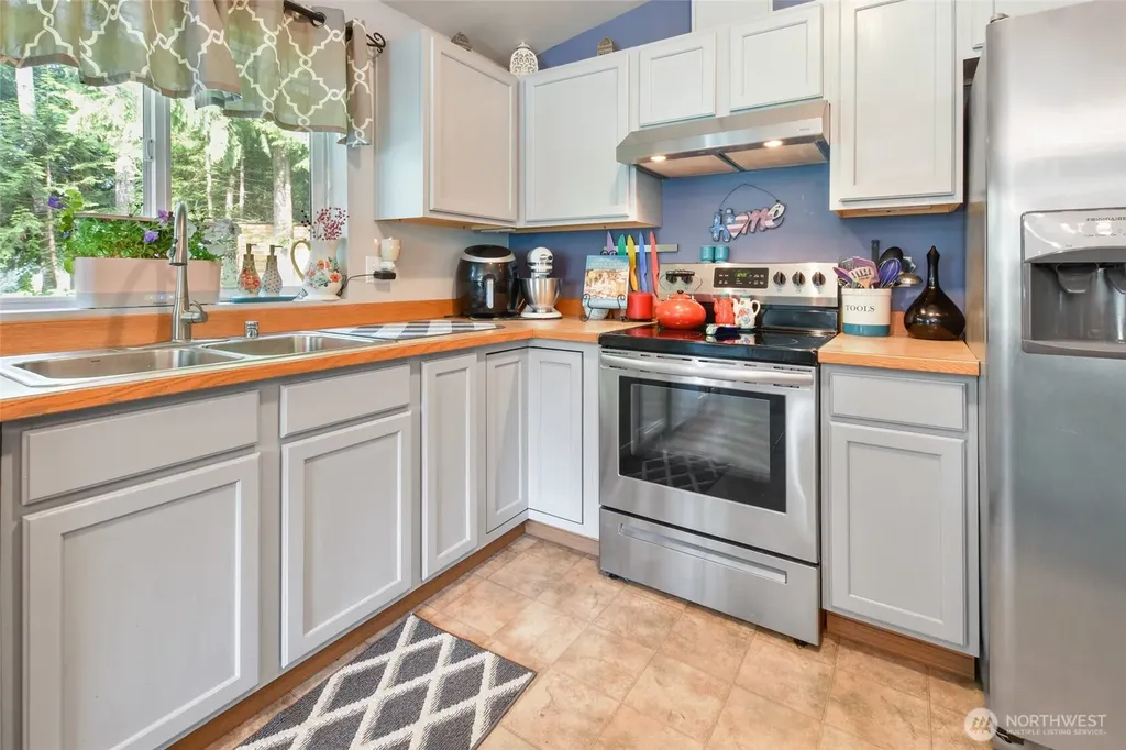 140 SE Foxglove Avenue Shelton WA 98584