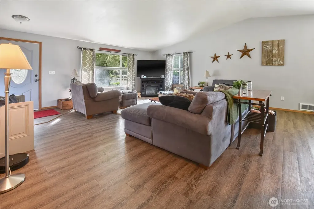 140 SE Foxglove Avenue Shelton WA 98584