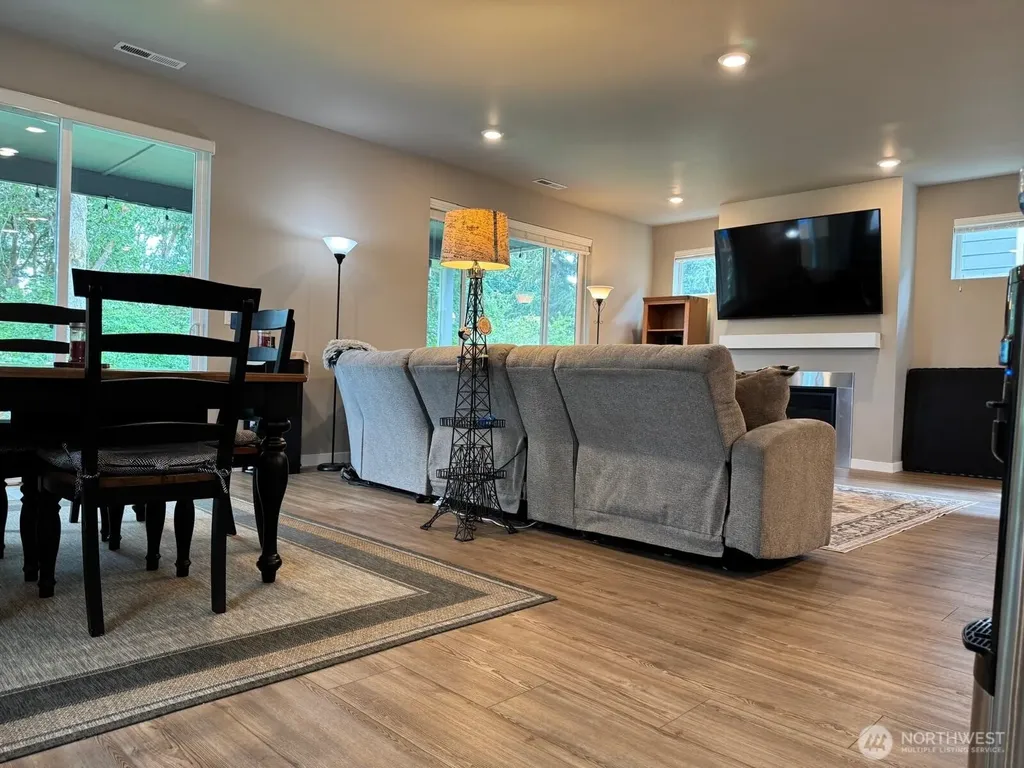 927 Vine Maple Street SE Lacey WA 98503