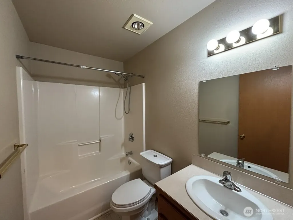 512 N 4th Avenue SW Tumwater WA 98512