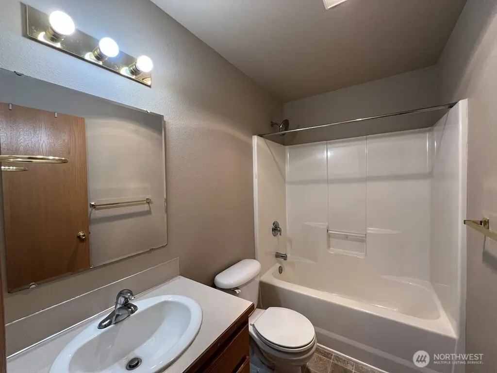 512 N 4th Avenue SW Tumwater WA 98512