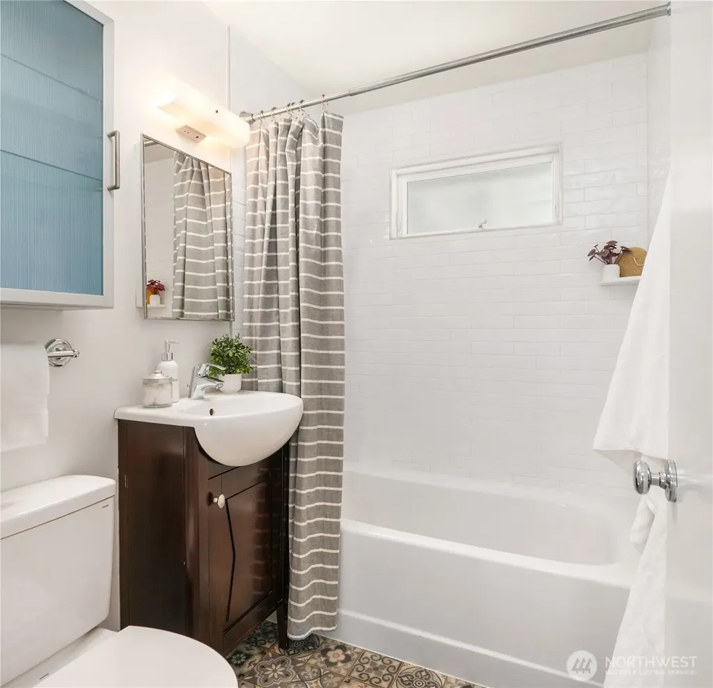 9248 3rd Avenue NW Seattle WA 98117