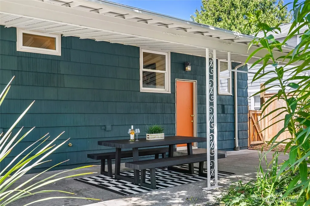 9248 3rd Avenue NW Seattle WA 98117