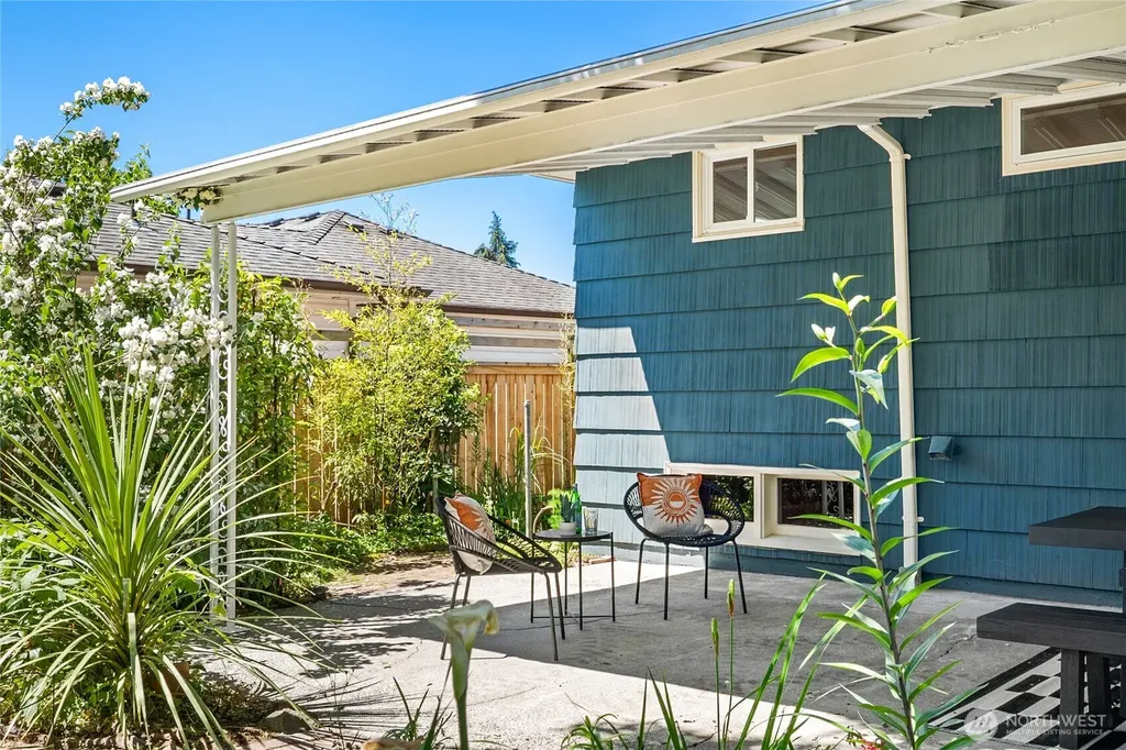 9248 3rd Avenue NW Seattle WA 98117
