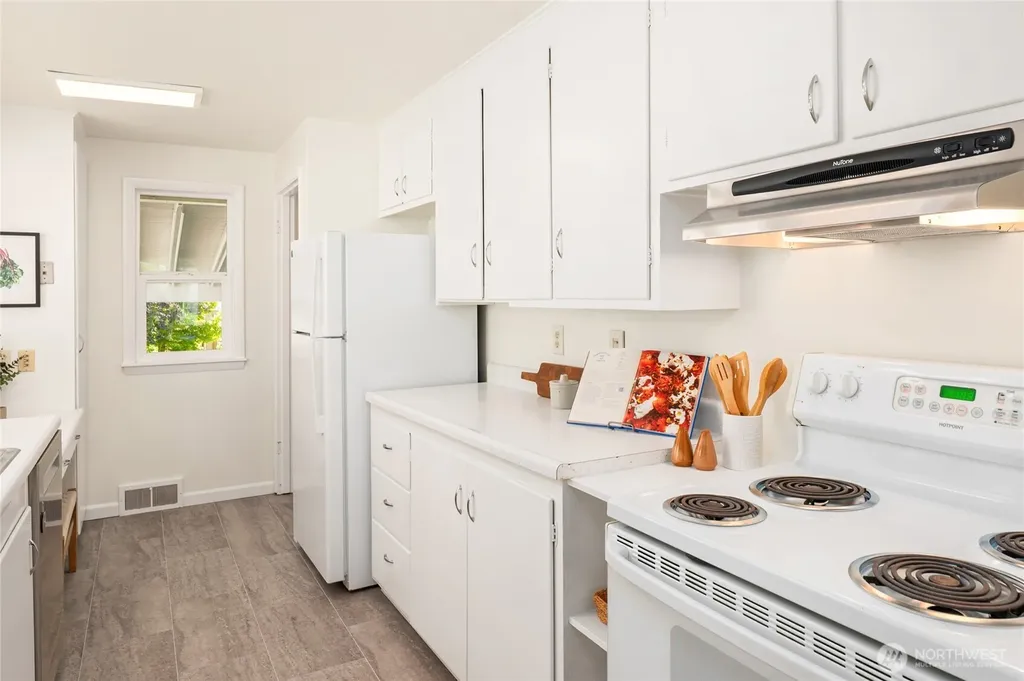 9248 3rd Avenue NW Seattle WA 98117