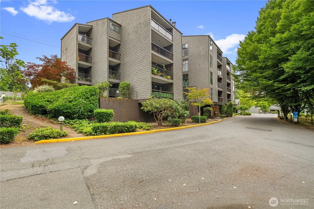 6479 137th Avenue NE Redmond WA 98052