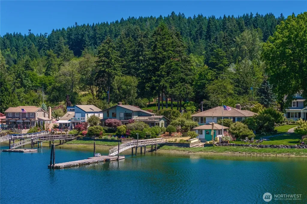 8920 Randall Dr NW Gig Harbor WA 98332