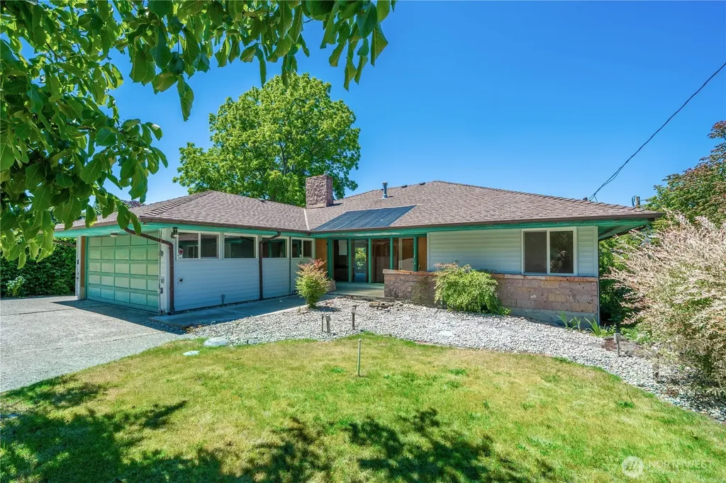 8920 Randall Dr NW Gig Harbor WA 98332
