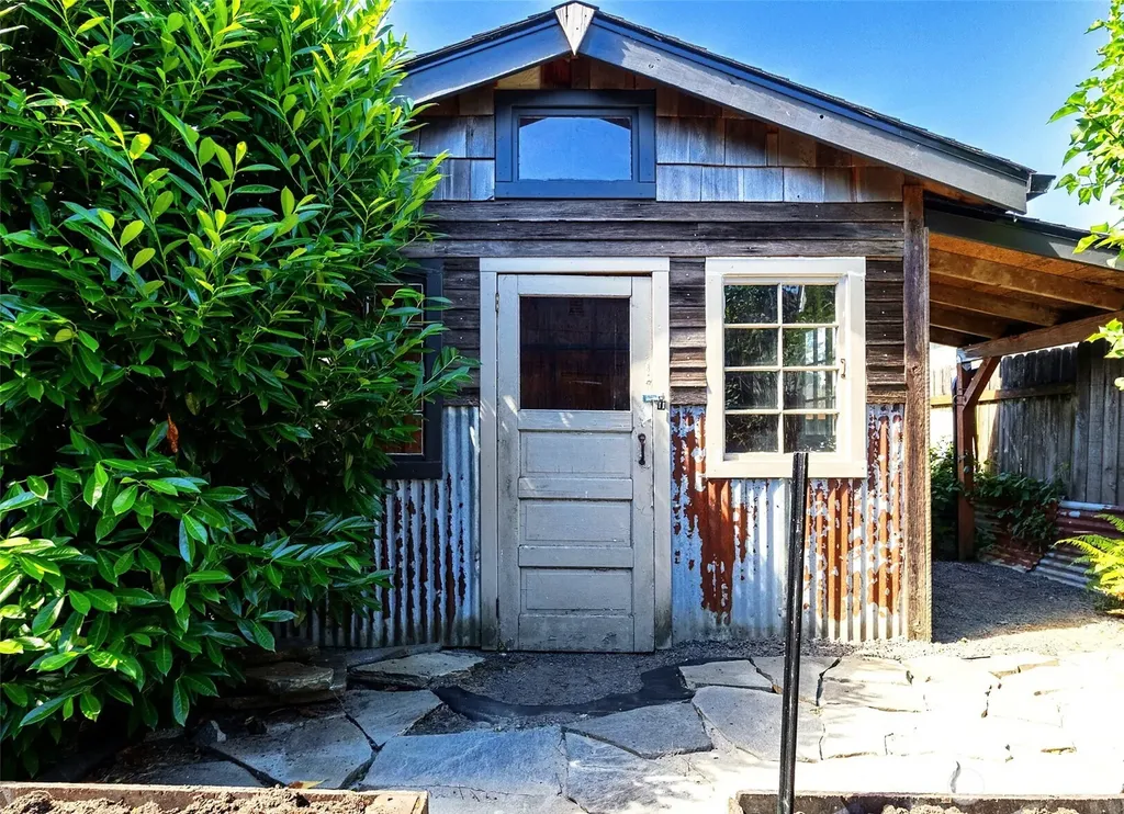 3051 Oak Street Longview WA 98632