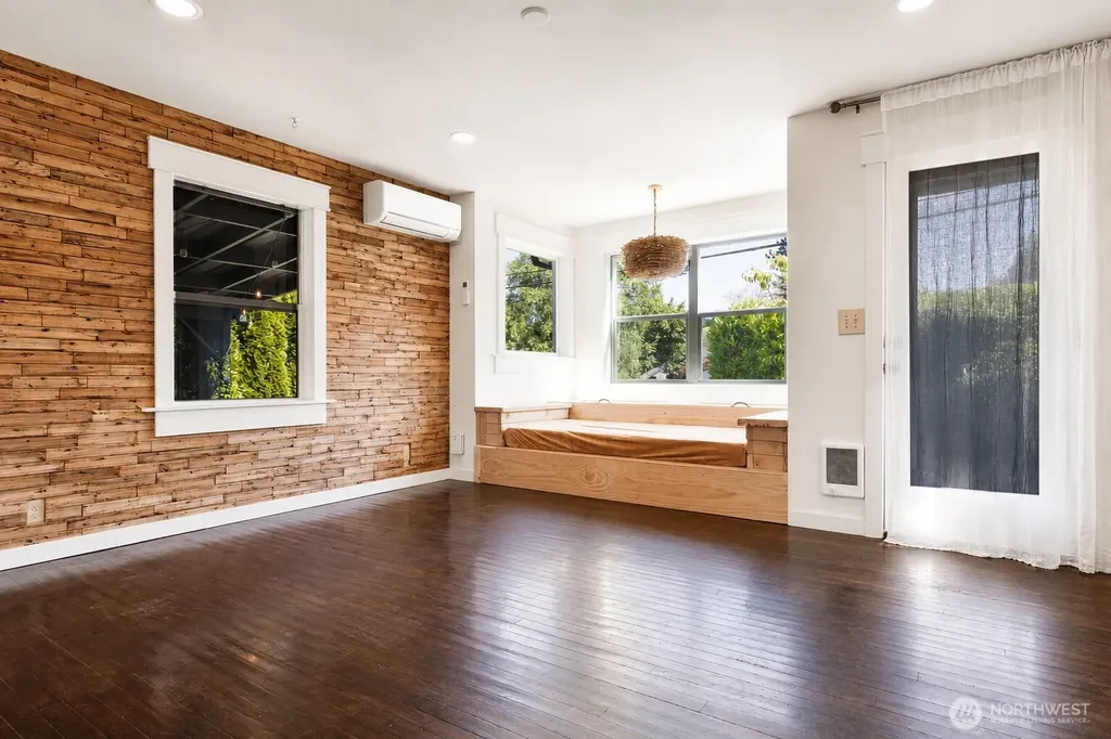 3051 Oak Street Longview WA 98632