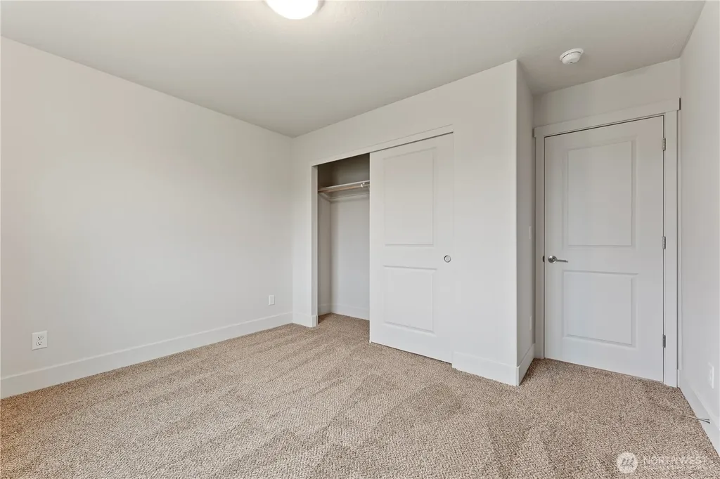 202 N Sandy Loop Moses Lake WA 98837