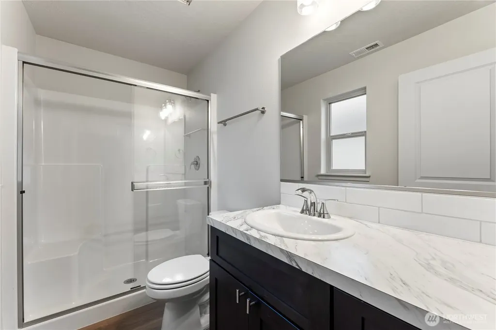202 N Sandy Loop Moses Lake WA 98837