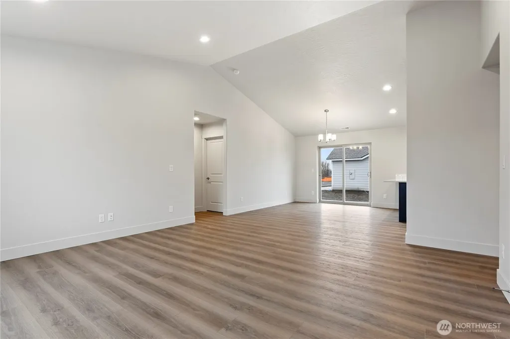 202 N Sandy Loop Moses Lake WA 98837