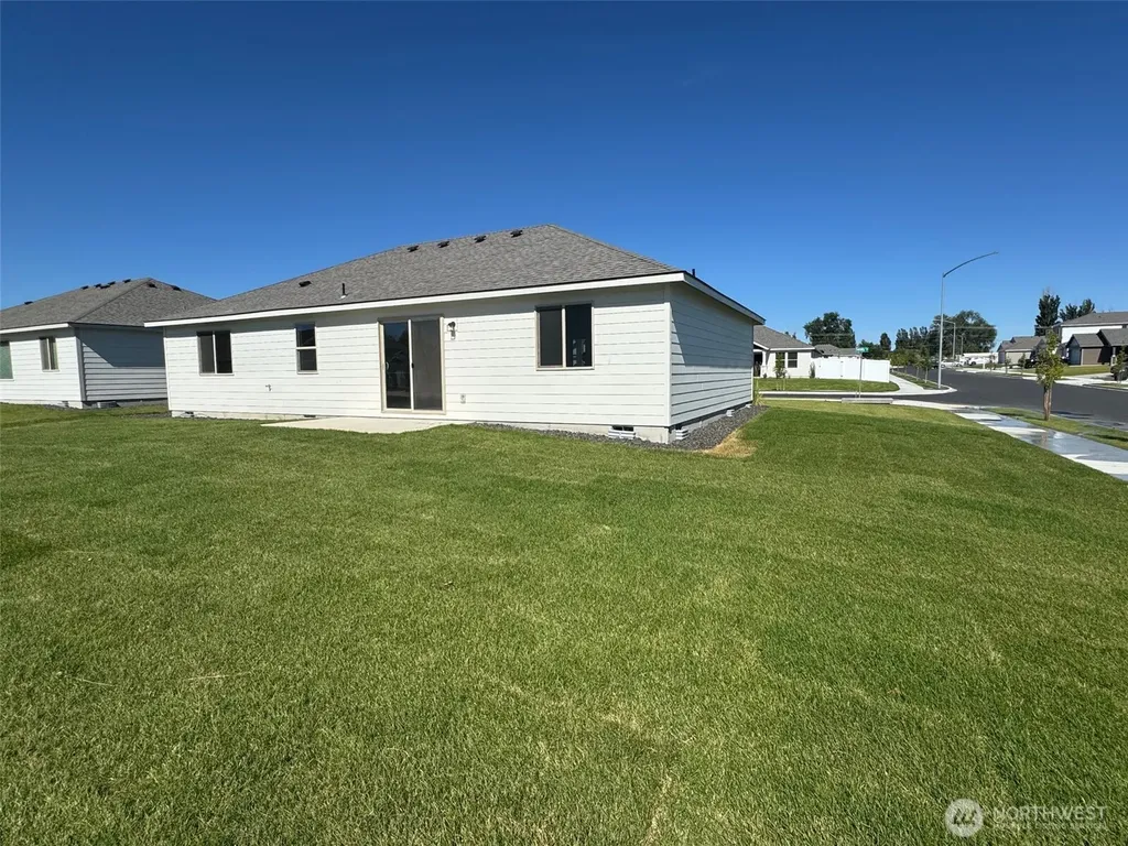 202 N Sandy Loop Moses Lake WA 98837