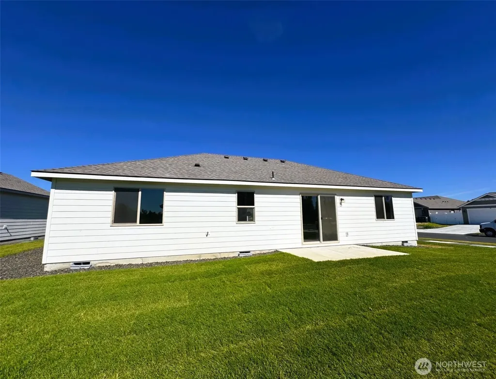 202 N Sandy Loop Moses Lake WA 98837