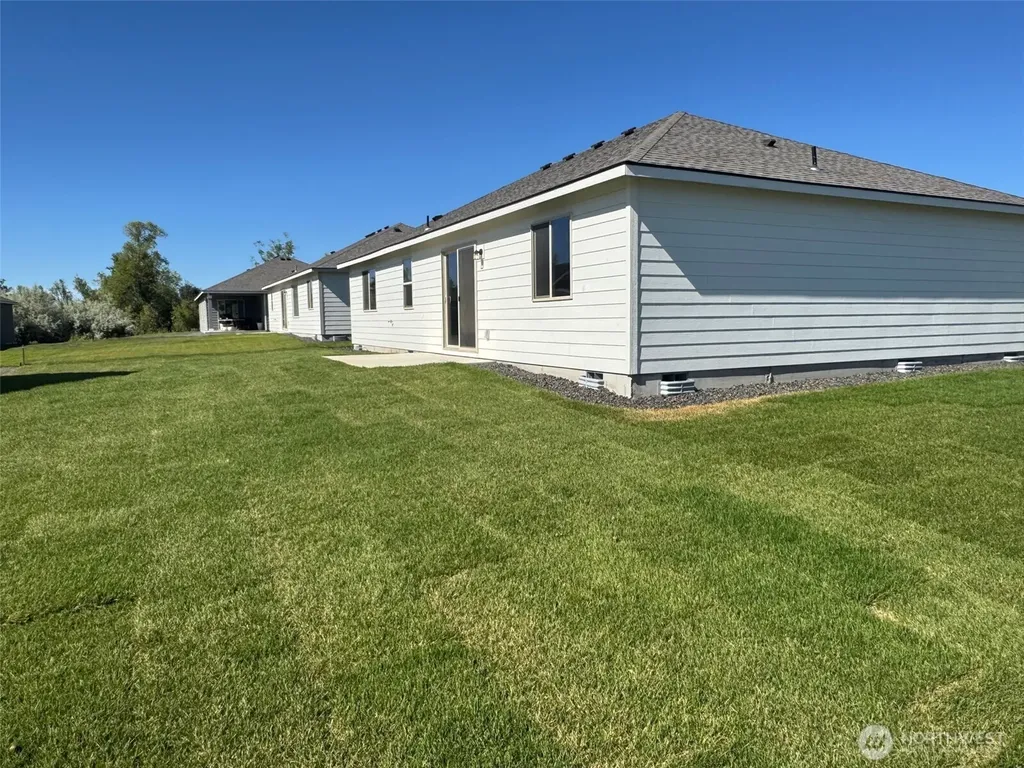 202 N Sandy Loop Moses Lake WA 98837