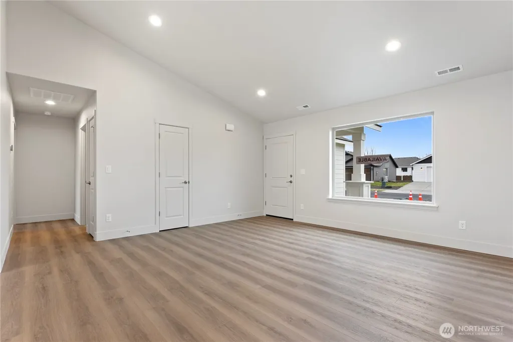 202 N Sandy Loop Moses Lake WA 98837
