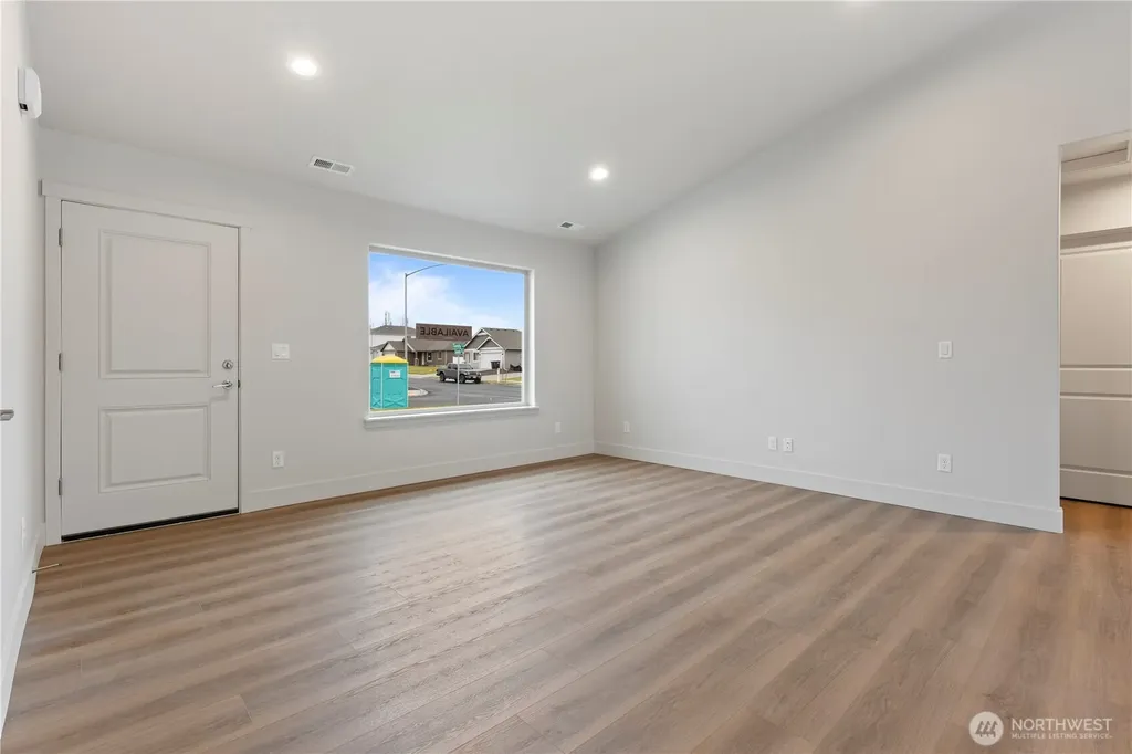 202 N Sandy Loop Moses Lake WA 98837