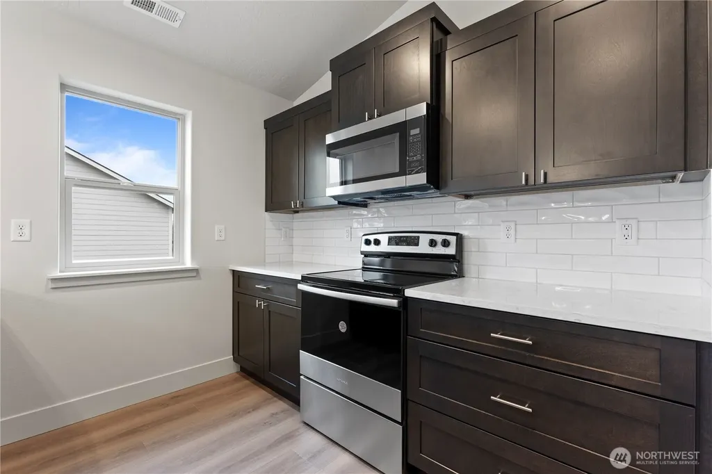 202 N Sandy Loop Moses Lake WA 98837