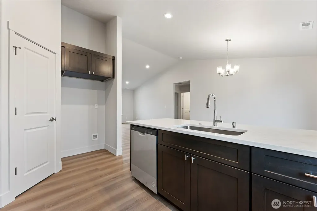 202 N Sandy Loop Moses Lake WA 98837