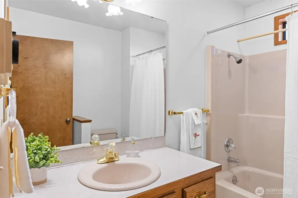 1809 E Woodhaven Lane Port Angeles WA 98362