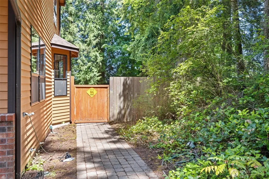 1809 E Woodhaven Lane Port Angeles WA 98362