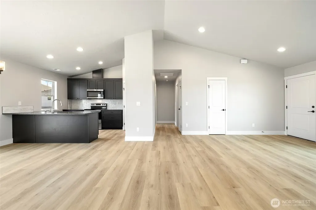 215 Lessor Loop Moses Lake WA 98837