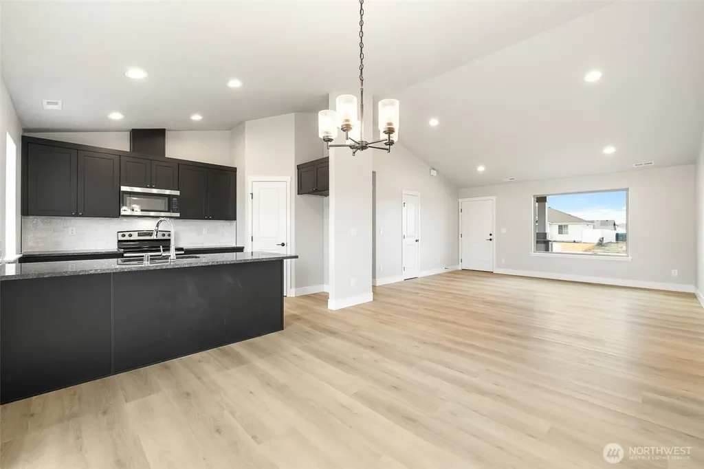215 Lessor Loop Moses Lake WA 98837