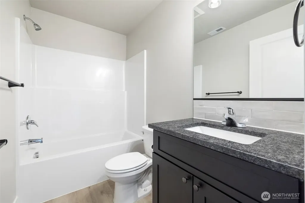215 Lessor Loop Moses Lake WA 98837