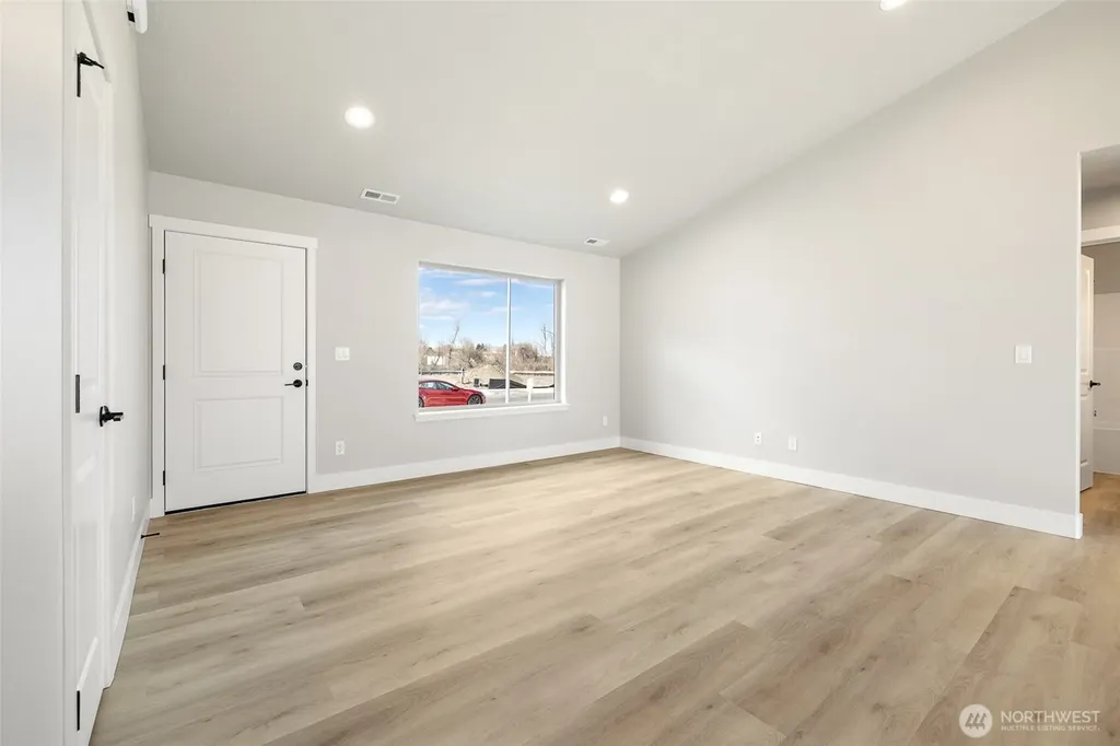 215 Lessor Loop Moses Lake WA 98837
