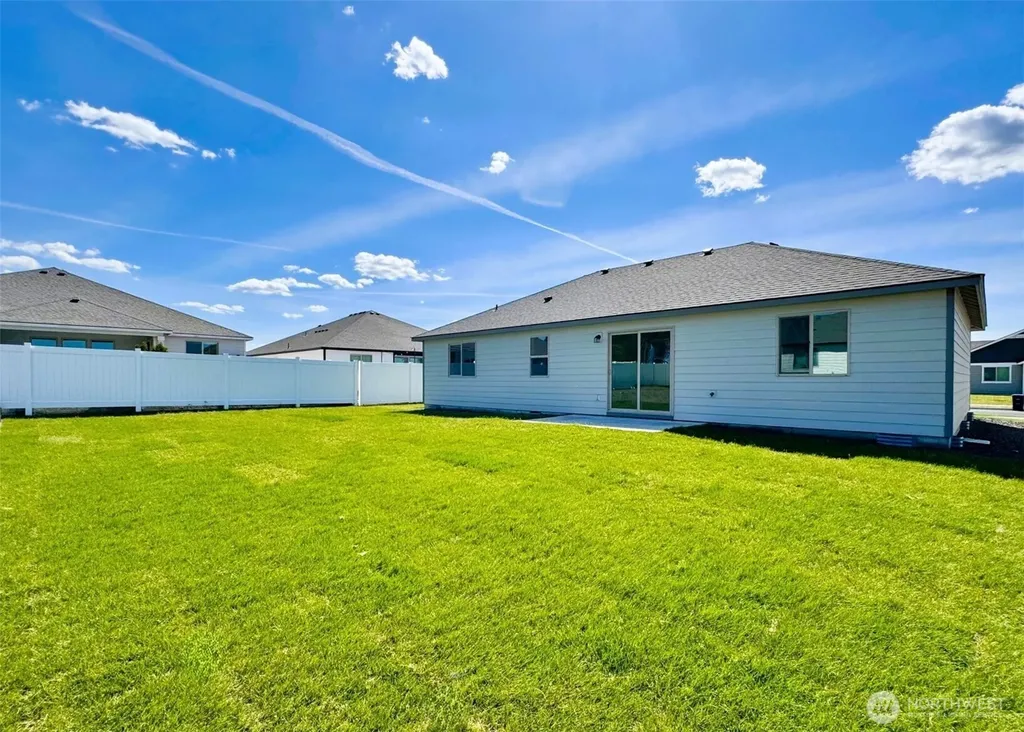 215 Lessor Loop Moses Lake WA 98837